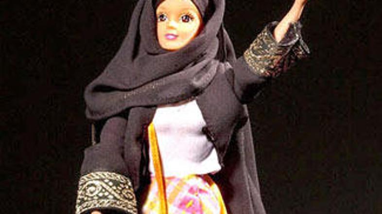 Barbike so oblekli po islamskih pravilih.