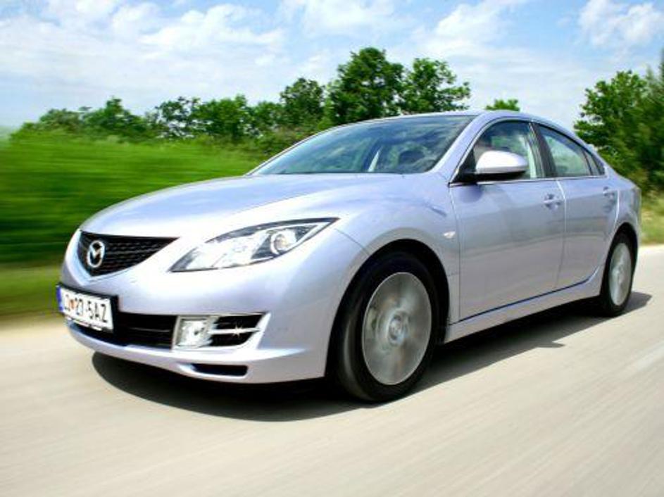 Oblikovno gre pri novi mazdi 6 za zelo dovršen izdelek, ki se poleg športnosti z