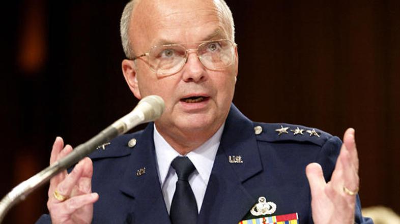 Michael Hayden, ki je kot direktor obveščevalne službe služil nekdanjemu predsed