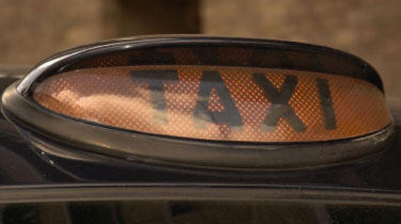 Taksisti na jugu Anglije morajo obiskovati inštrukcije iz prijaznosti.