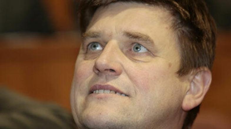 Žunič je kot predsednik nadzornega sveta z Marjanom Kramarjem podpisal pogodbo, 