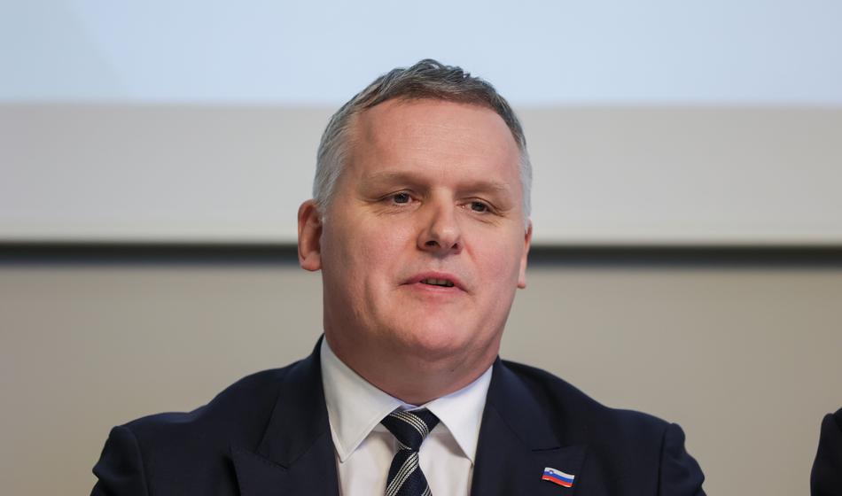 Pogonska goriva se dražijo, Kumer pa napoveduje, kaj se bo zgodilo z elektriko