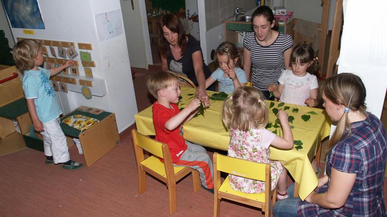 Varstvo v spodbudnem okolju hiše otrok temelji na vodilu Pomagaj mi, da bom nare