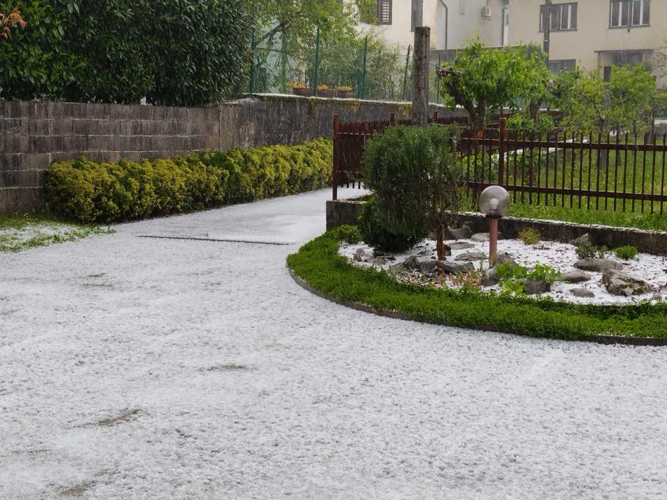 toča | Avtor: Bralka