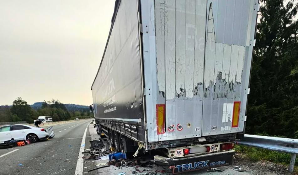 Po smrti treh ljudi na primorski AC nova razkritja: Tovornjak je tam stal več ur