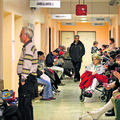 Pacienti se pogosto pritožujejo tudi zaradi predolgega čakanja pred ambulanto. (
