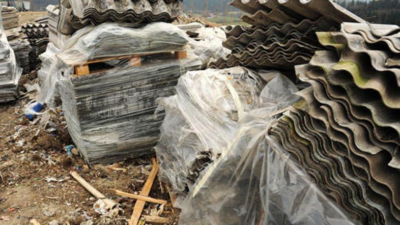 Evidenca o številu objektov v Ljubljani, ki imajo v strešnih kritinah azbest, ne