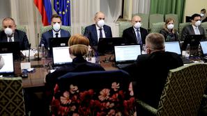 Seja vlade v maskah