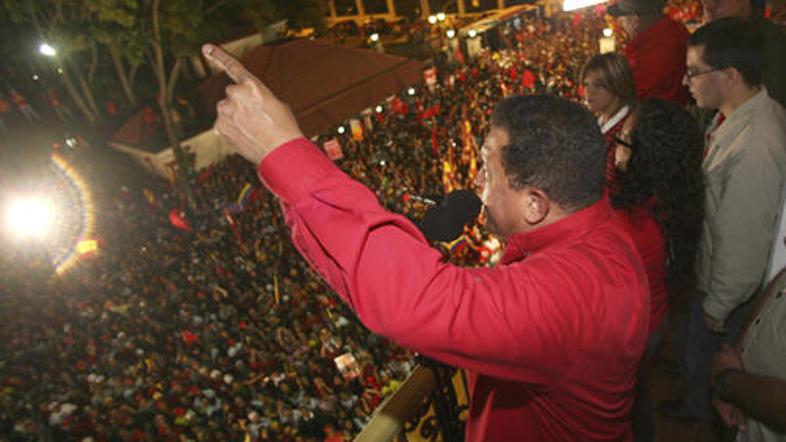 "Vrata v prihodnost so široko odprta," je v trenutku zmagoslavja dejal Hugo Chav