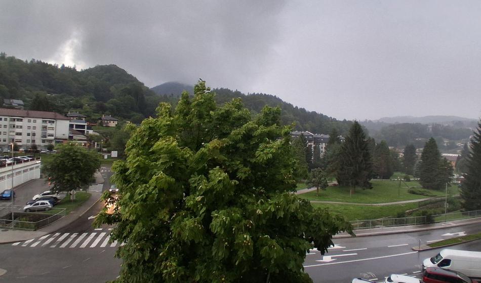 Neviht bo več, šlo bo za večji nevihtni sistem, ki se bo pomikal proti Sloveniji