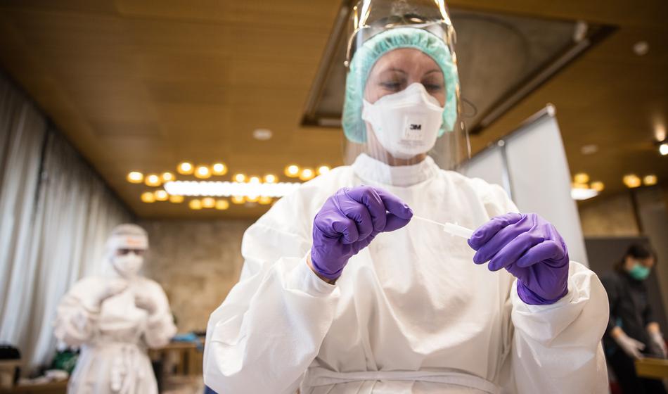 Nekdanji poslanec s prodajo ponarejenih testov zaslužil skoraj pol milijona