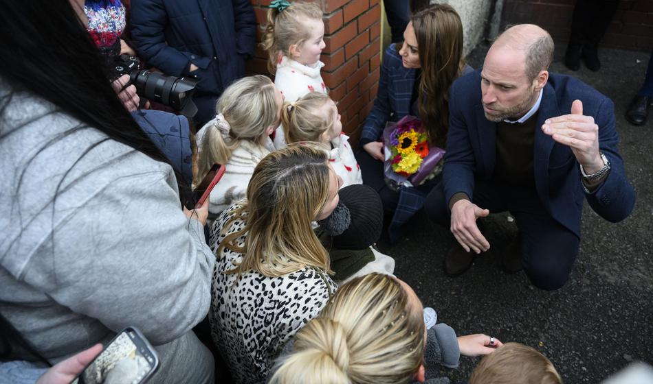 Mimoidoči na ves glas žalili Williama in Kate