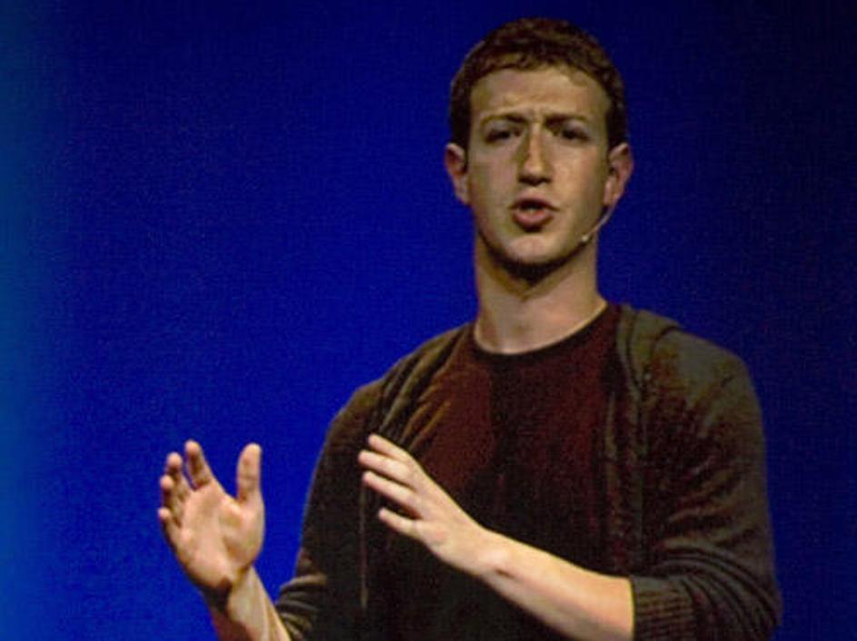 Zuckerberg, 24, sedaj napoveduje premišljeno spremembo pogojev uporabe.