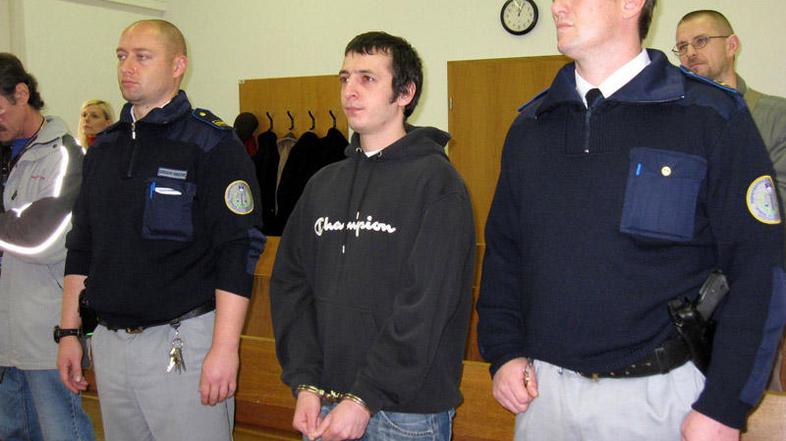 Sebastijan Kozel se pred sodnico ni želel zagovarjati, na obravnavi pa sta bila 