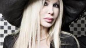 Ivana je v Sloveniji predvsem znana kot nekdanje dekle Jana Plestenjaka. Zvezo z