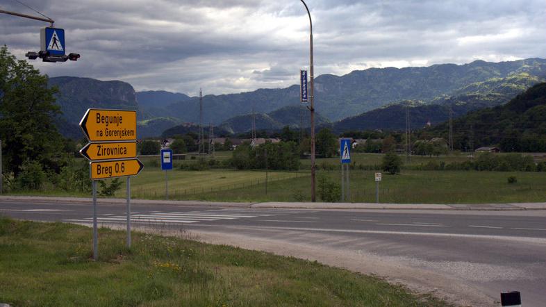 Med avtocesto in regionalno cesto bo obrtno-podjetniška cona Žirovnica s trgovin