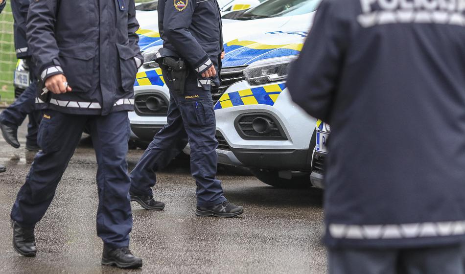 Po smrti tasta odšel v njegovo garažo, nato poklical Specialno enoto policije