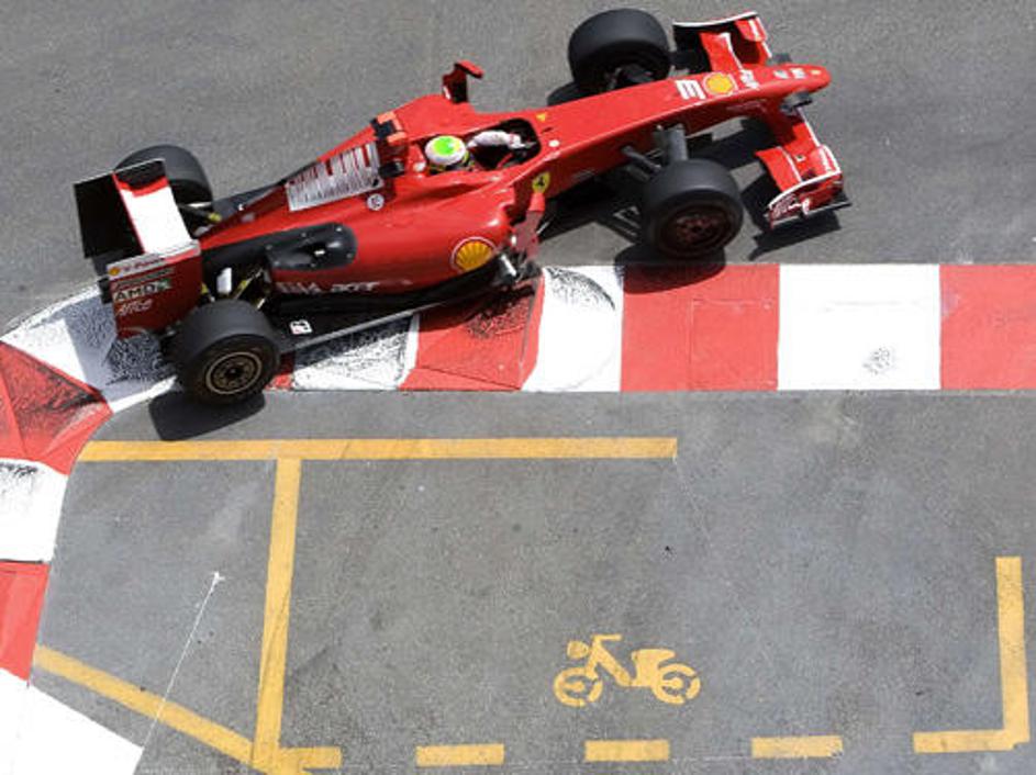 Ferrarija in McLaren Mercedesa sta znova v ospredju.