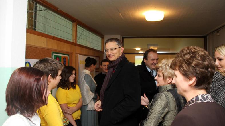 "Očitno je to ena izmed najbolj utesnjenih, a hkrati s soncem obsijanih šol, kar