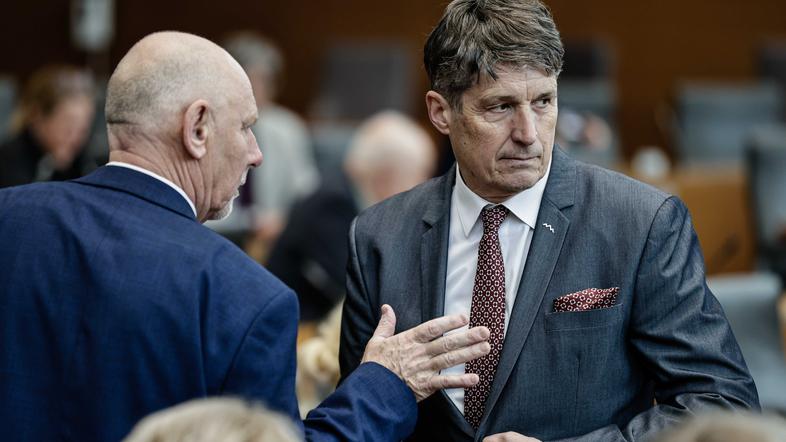 interpelacija Boštjan Poklukar, Borut Sajovic