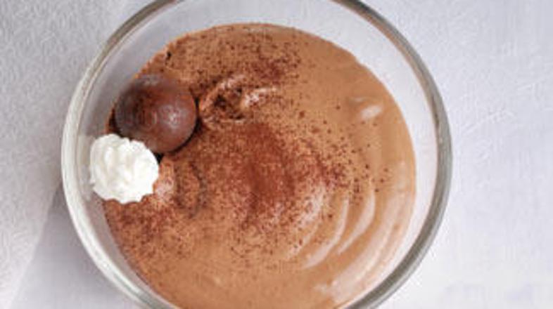 Slastno peno lahko naredite iz različnih vrst čokolad.