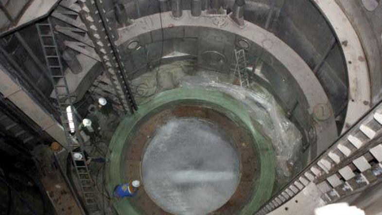 Rusija je Iranu poslala prvo pošiljko jedrskega goriva za elektrarno v Bušerju.