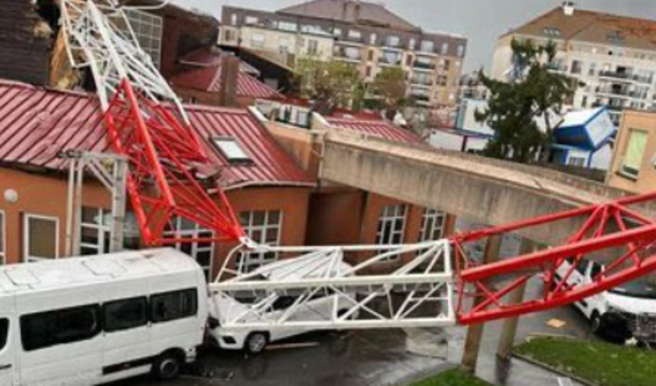 Neverjeten prizor: V Parizu divjal tornado, ena oseba umrla