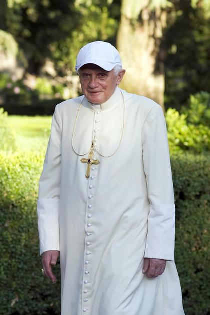 Papež Benedikt XVI. na počitnicah v poletni rezidenci Castelgandolfo na jugu Rim
