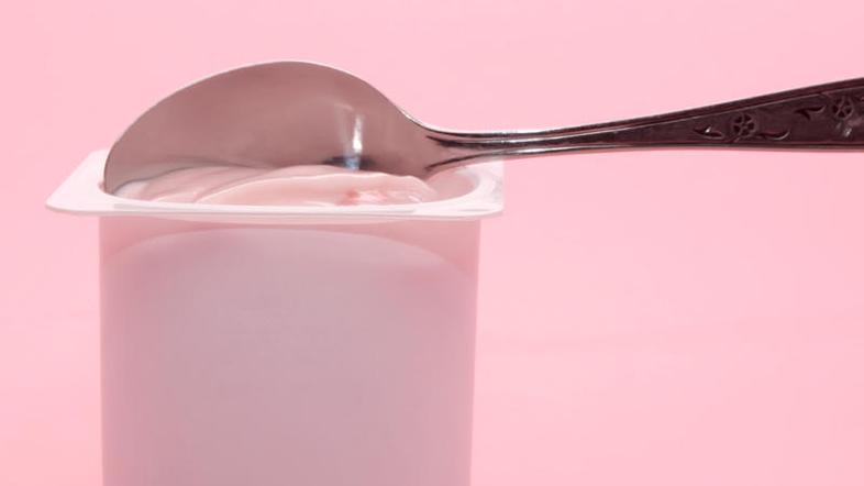 Jogurt bo odlična izbira. (Foto: Shutterstock)
