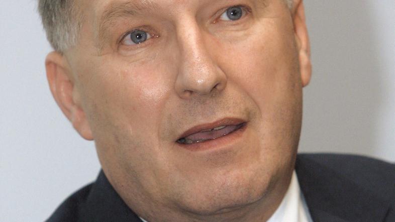 Po neuradnih informacijah je ovaden dolgoletni  direktor Preventa Jože Kozmus. (