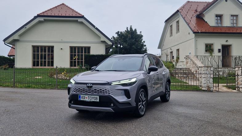 Prenovljena toyota corolla cross