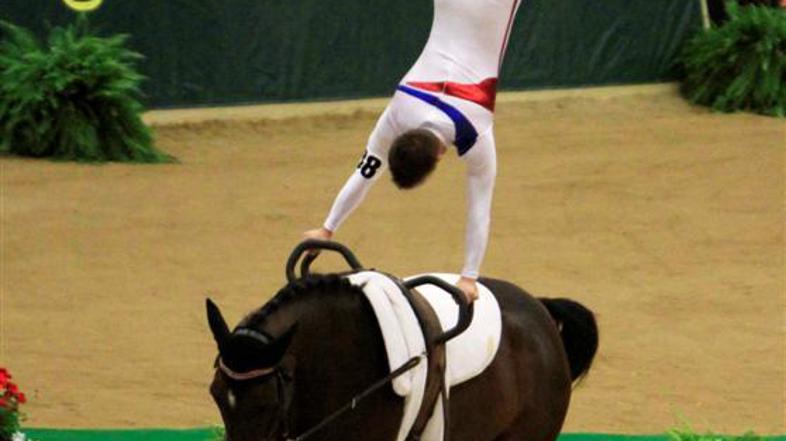 Vragolije na konju z ročaji. Dobesedno!