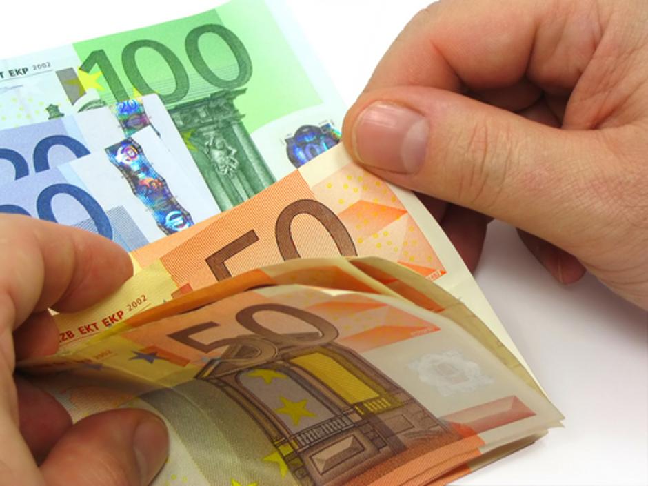 evro, evri, štetje, denar | Avtor: Shutterstock
