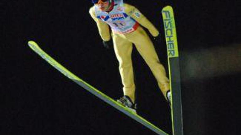 Šohei Točimoto je izkoristil prednost domače skakalnice.