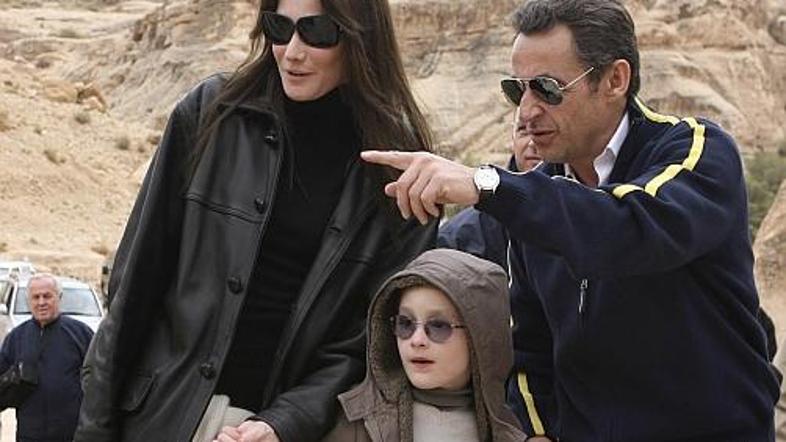 Nicolas Sarkozy, njegova domnevna zaročenka Carla Bruni in njen sin Aurelien so 