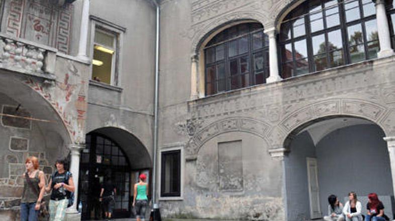 Šoli načrtujeta srečanje dijakov.