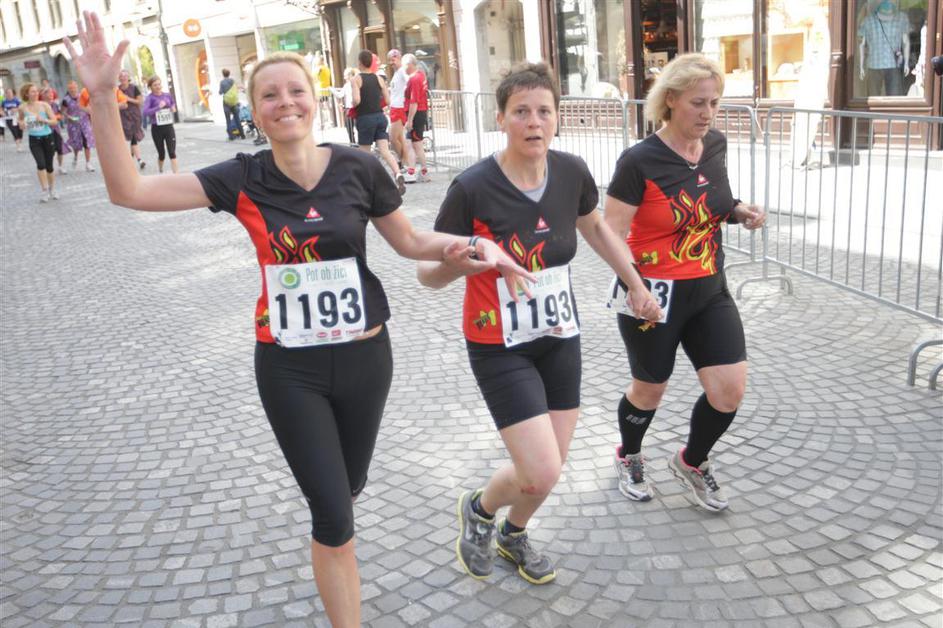 Če želite visokoresolucijsko fotografijo, nam pošljite elektronsko sporočilo na 