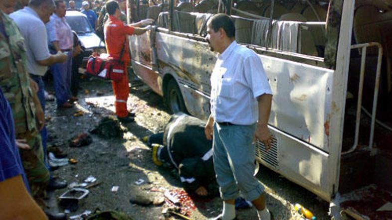 Prejšnji mesec je v eksploziji, ki je odjeknila v bližini avtobusa v poslovni če