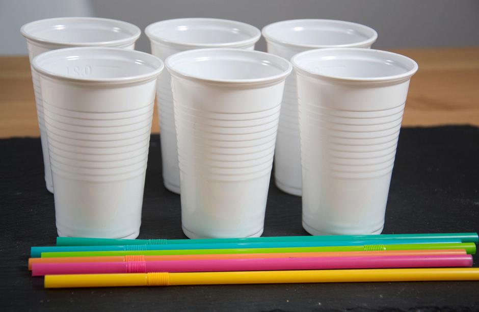 Plastične slamice kozarci | Avtor: Profimedia