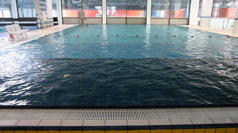 Nesreča se je v mariborskem kopališču Pristan zgodila februarja na plavalnem teč