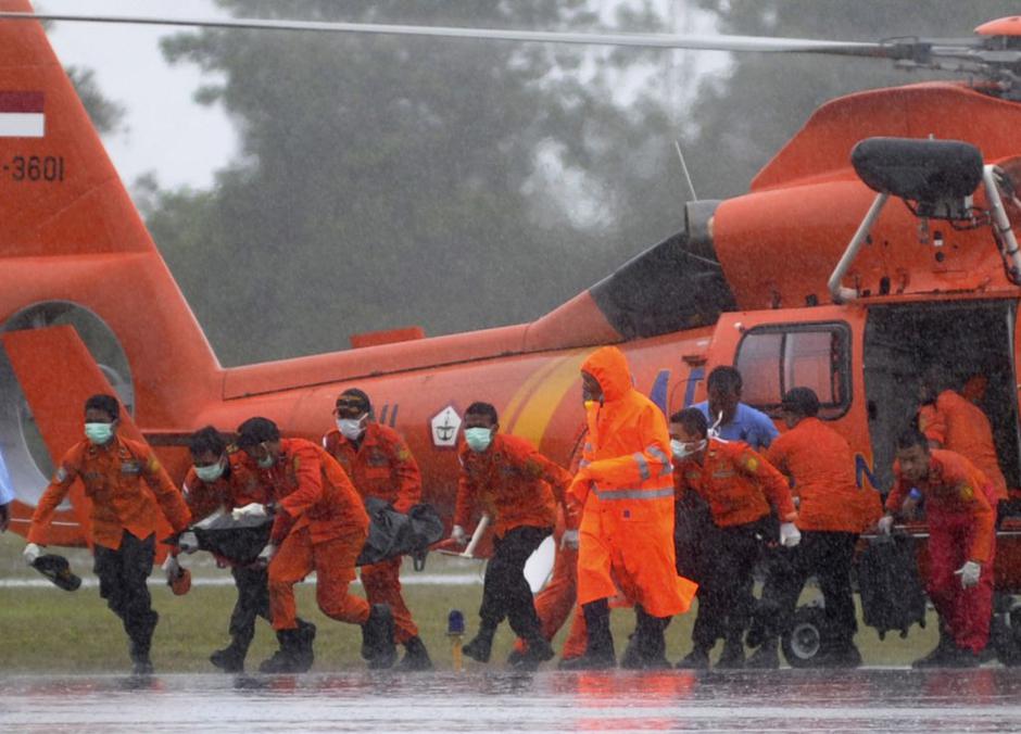 Reševalci letala Air Asia | Avtor: EPA