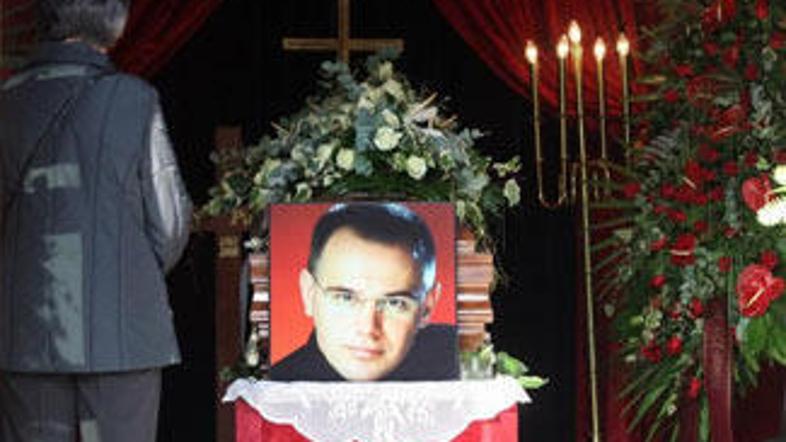 Pukanićevega pogreba so se poleg predsednika Mesića udeležili tudi nekateri znan