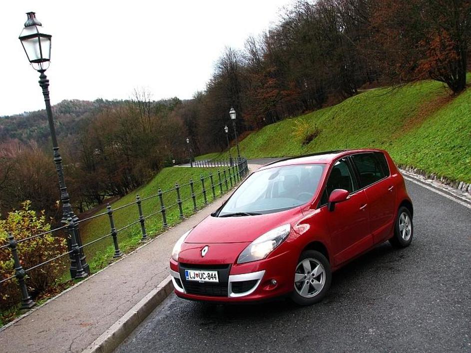 Megane scenic bolj kot z zunanjostjo prepričuje z uporabnostjo in udobjem. (Foto