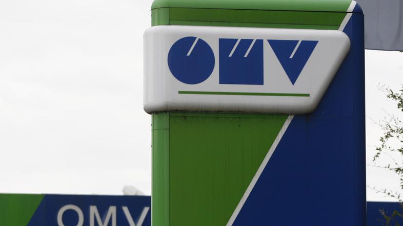 Policisti in kriminalisti danes intenzivno nadaljujejo z zbiranjem informacij in