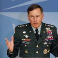 Petraeus je poveljstvo zavezniških sil prevzel, potem ko je McChrystal ostro kri