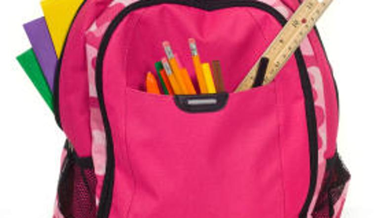 Polna šolska torba naj ne bi presegala 10 odstotkov otrokove teže.