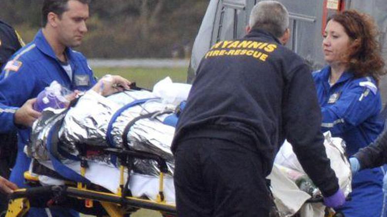 Kennedy, ki se po trditvah zdravnikov že sprehaja po bolnišnici, bo še nekaj čas