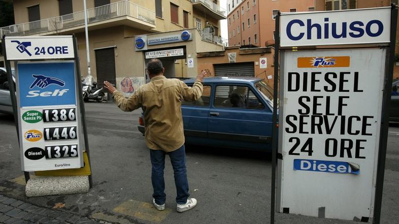 bencinska črpalka v Italiji - domnevno 2007 - zmanjkalo goriva
