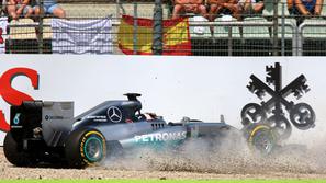 nesreča Lewisa Hamiltona