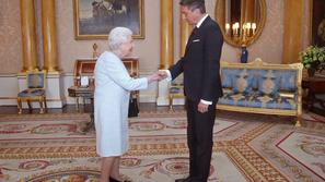 Britanska kraljica Elizabeta II je sprejela Boruta Pahorja
